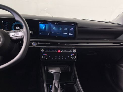 Certified 2025 Hyundai Tucson SEL AWD/4WD image 16