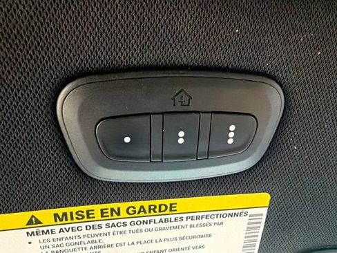 Used 2025 Chrysler Pacifica Select AWD/4WD image 29
