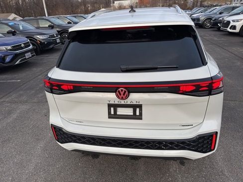 New 2026 Volkswagen Tiguan SEL R-Line image 2