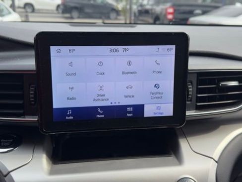 Certified 2022 Ford Explorer XLT w/ Equipment Group 202A image 16