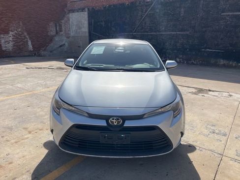 Used 2024 Toyota Corolla LE image 2