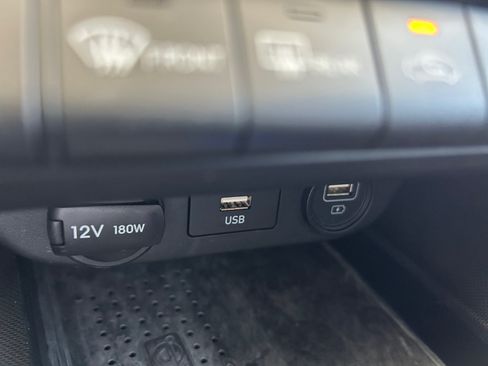 Used 2022 Hyundai Elantra SEL w/ Convenience Package FWD image 17