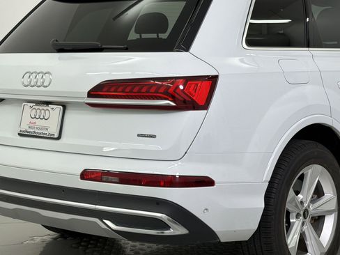 Used 2023 Audi Q7 3.0T Premium w/ Convenience Package AWD/4WD image 12