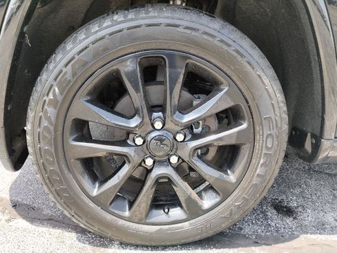 Used 2018 Jeep Grand Cherokee Altitude AWD/4WD image 12