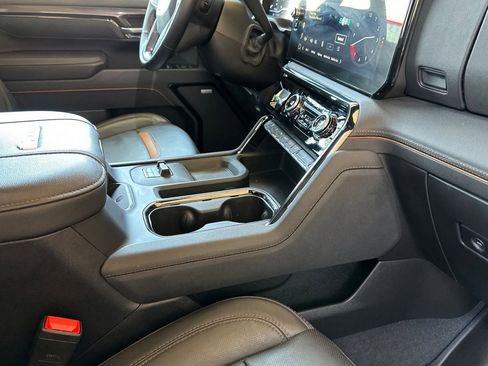 Certified 2025 GMC Sierra 2500 AT4 w/ AT4 Premium Plus Package AWD/4WD image 16