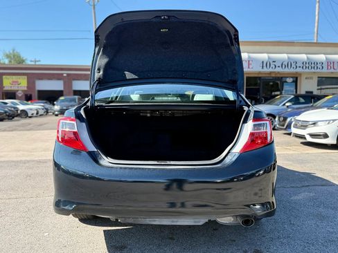 Used 2012 Toyota Camry XLE w/ Leather Pkg FWD image 6