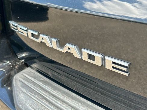 Used 2023 Cadillac Escalade Premium Luxury w/ LPO, Illumination Package AWD/4WD image 50