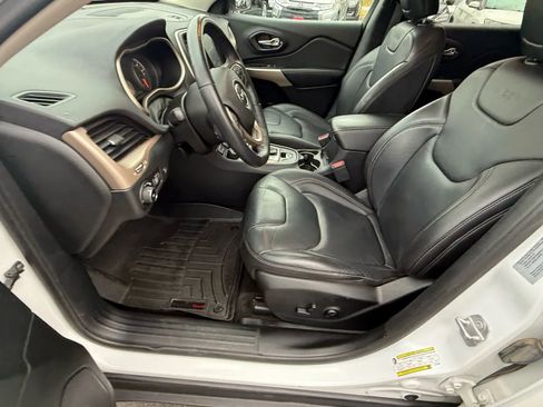 Used 2018 Jeep Cherokee Limited image 11