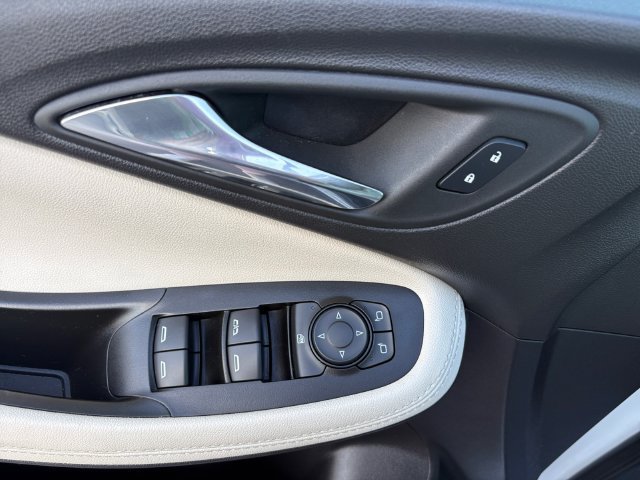 Used 2023 Buick Encore GX Select AWD/4WD image 18