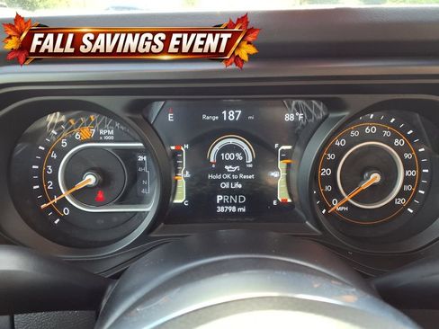 Used 2025 Jeep Wrangler Unlimited Sahara AWD/4WD image 30