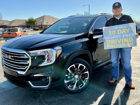 Used 2022 GMC Terrain SLT w/ Infotainment Package II image 1