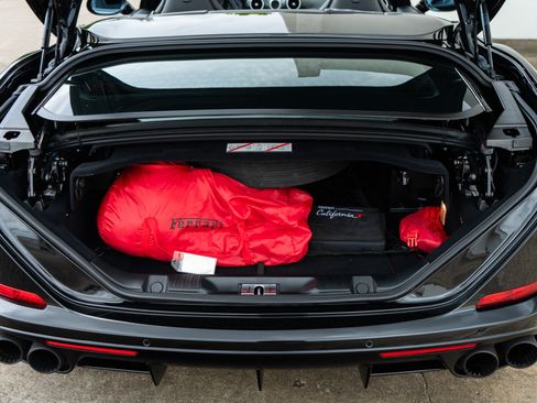 Used 2018 Ferrari California T RWD image 49