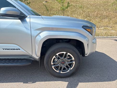 Used 2024 Toyota Tacoma TRD Sport AWD/4WD image 30