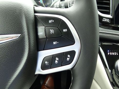 Certified 2024 Chrysler Pacifica Limited AWD/4WD image 26
