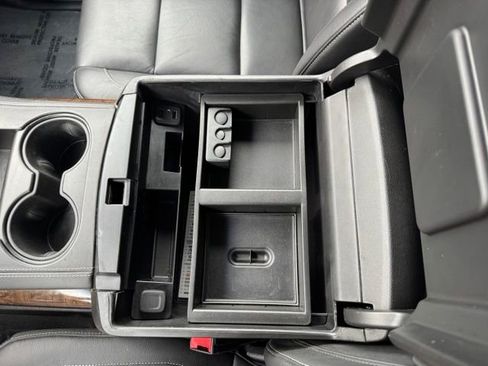 Used 2020 Chevrolet Tahoe LT w/ Luxury Package AWD/4WD image 16