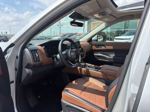 Used 2025 Nissan Pathfinder Platinum w/ Cargo Package AWD/4WD image 24