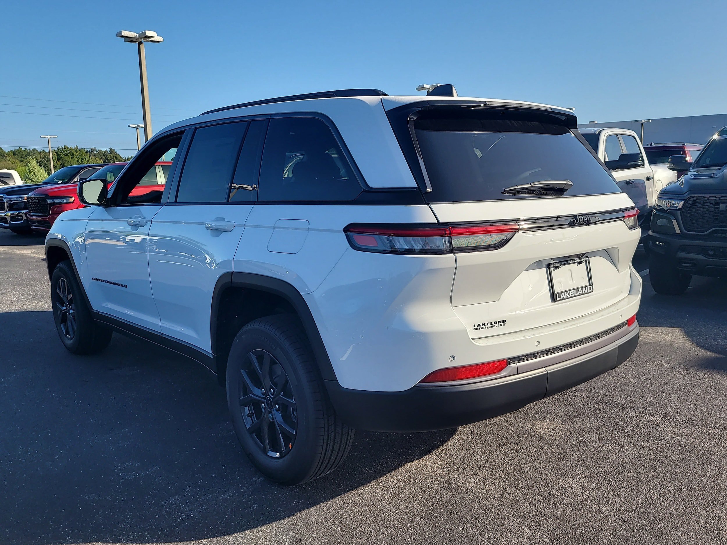 New 2027 Jeep Grand Cherokee Altitude RWD image 8