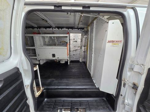 Used 2017 Chevrolet Express 2500 Extended RWD image 14