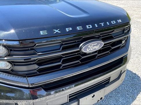 Used 2025 Ford Expedition Max Active AWD/4WD image 30