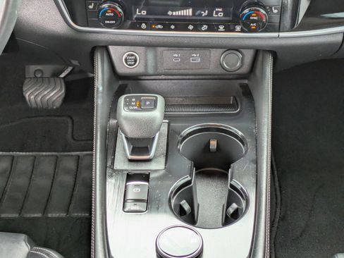 Used 2023 Nissan Rogue SL AWD/4WD image 17