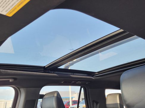 Used 2021 Ford Expedition XLT image 18