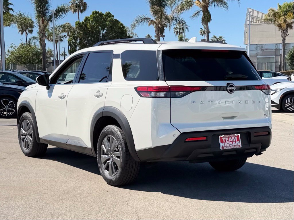 Certified 2024 Nissan Pathfinder SV FWD image 5