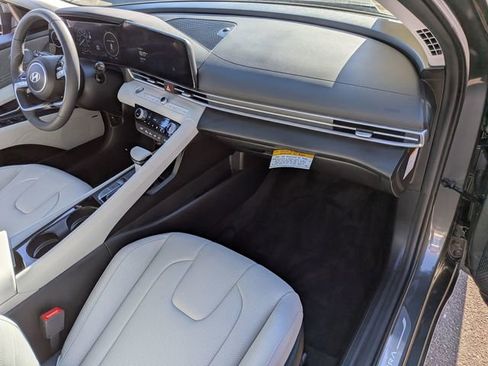 Used 2025 Hyundai Elantra Limited image 36