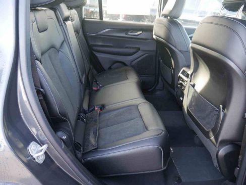 New 2025 Jeep Grand Cherokee Altitude image 11