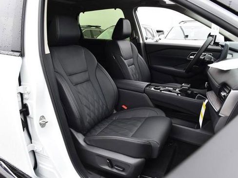 New 2026 Nissan Rogue Platinum image 24