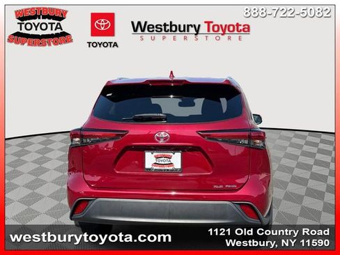 Used 2021 Toyota Highlander XLE AWD/4WD image 7