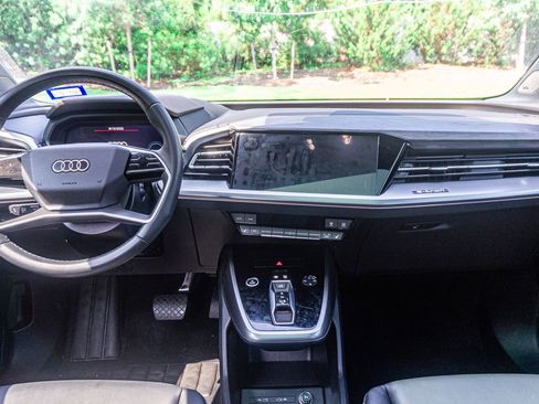 Used 2023 Audi Q4 e-tron Prestige image 16