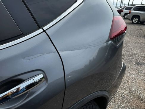 Used 2017 Nissan Rogue S w/ S Appearance Package FWD image 4