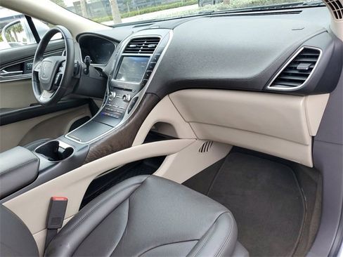 Used 2019 Lincoln Nautilus Reserve image 11