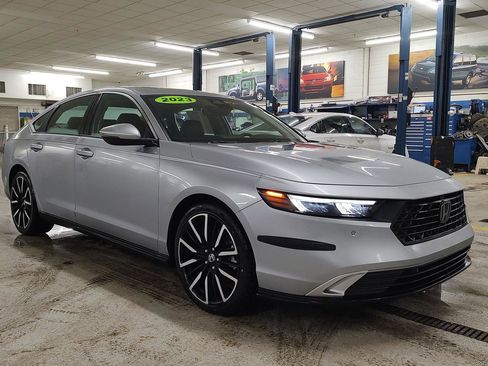 Used 2023 Honda Accord Touring image 4