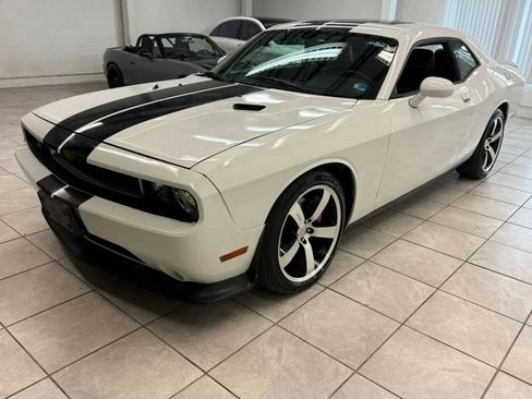 Used 2014 Dodge Challenger SRT8 w/ Harman/Kardon Audio Group image 3
