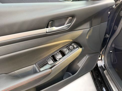 New 2025 Nissan Altima 2.5 SR image 11