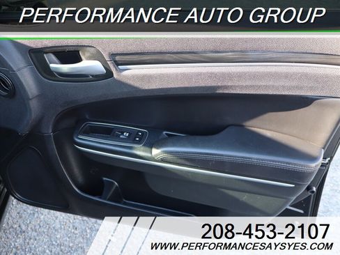 Used 2018 Chrysler 300 Touring L RWD image 10