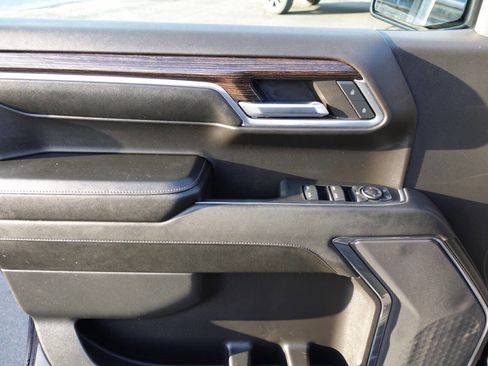 Used 2024 GMC Sierra 1500 Elevation image 9