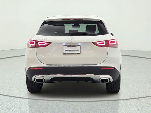 Used 2023 Mercedes-Benz GLA 250 w/ Premium Package image 6