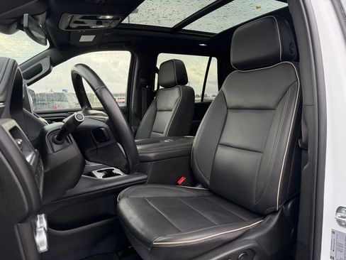 Used 2023 GMC Yukon SLT AWD/4WD image 9