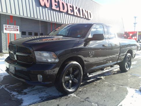 Used 2017 RAM 1500 Express w/ Black Ram 1500 Express Group image 10