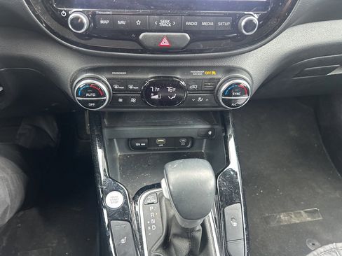 Certified 2024 Kia Soul EX image 3