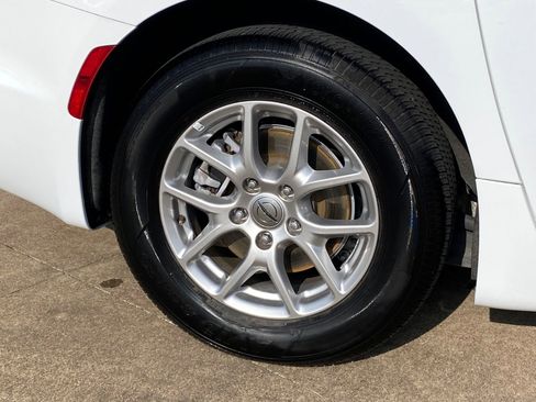 Used 2025 Chrysler Pacifica Select image 8