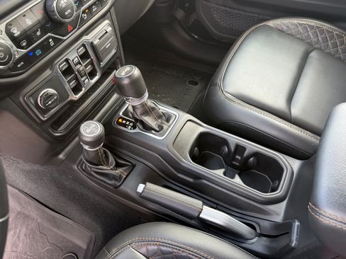 Used 2022 Jeep Wrangler Unlimited Sahara AWD/4WD image 23