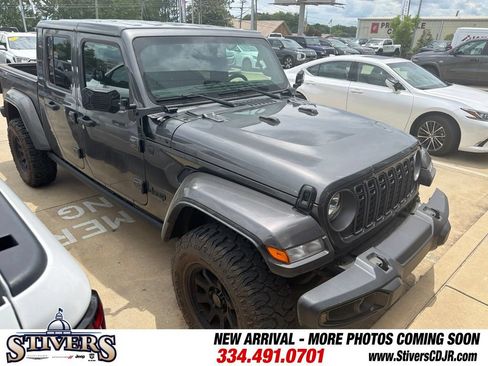 Used 2025 Jeep Gladiator Sport AWD/4WD image 1