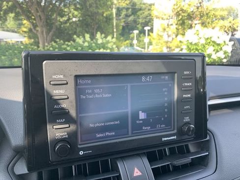 Used 2021 Toyota RAV4 XLE AWD/4WD image 21