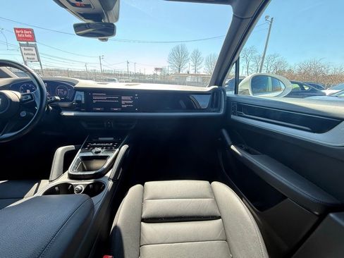 Used 2024 Porsche Cayenne AWD/4WD image 28