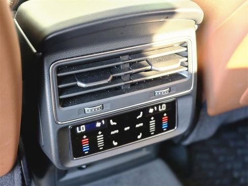 Used 2024 Audi Q8 Premium Plus w/ Premium Plus Package image 15