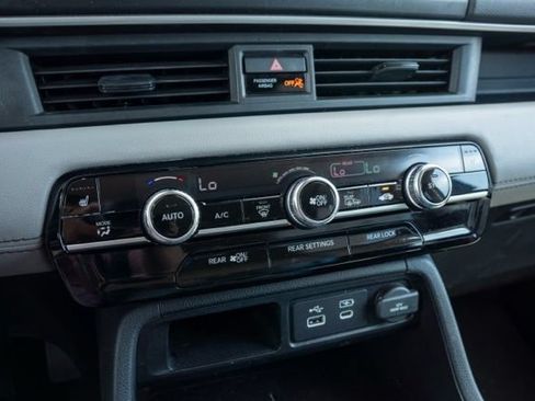 Used 2025 Honda Pilot Touring image 24