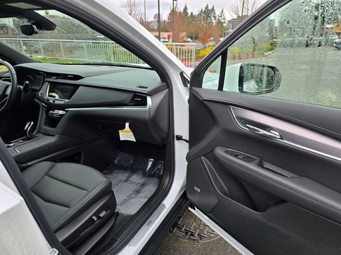 Used 2025 Cadillac XT6 Luxury image 10